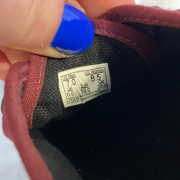 Maroon vans - Picture 7 of 7